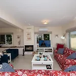 Helena Villa *