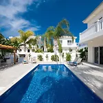 Helena Villa *